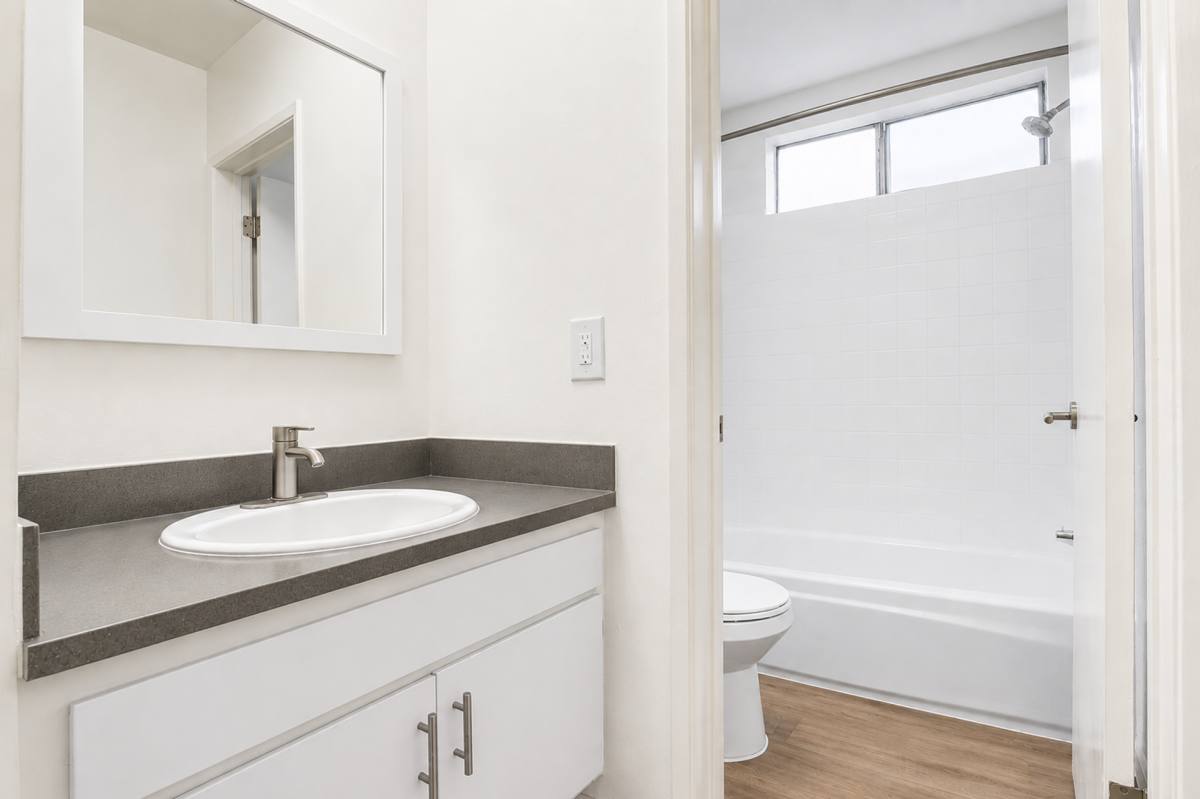 Apartment for rent at 5931 Reseda Blvd, Tarzana, CA 91356