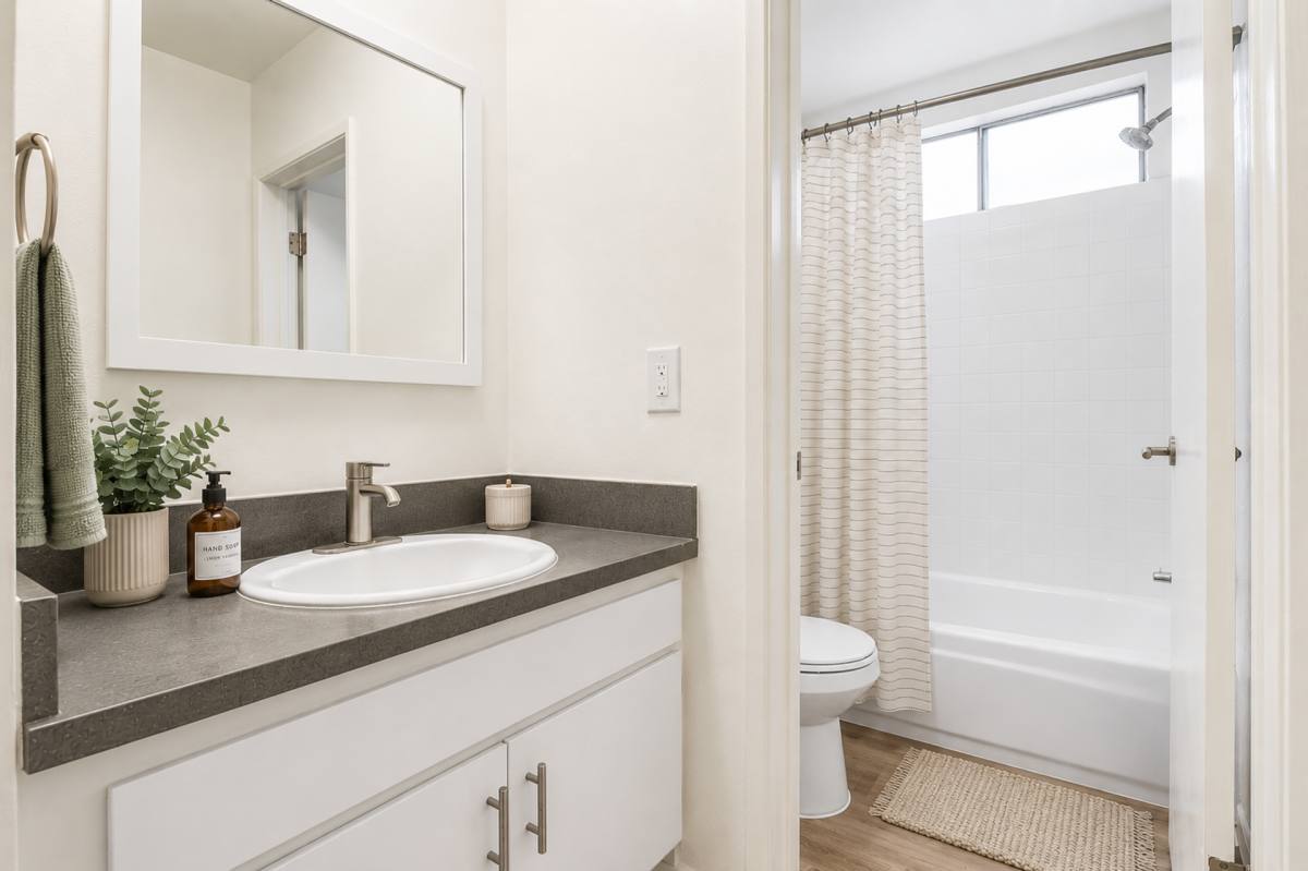 Apartment for rent at 5931 Reseda Blvd, Tarzana, CA 91356