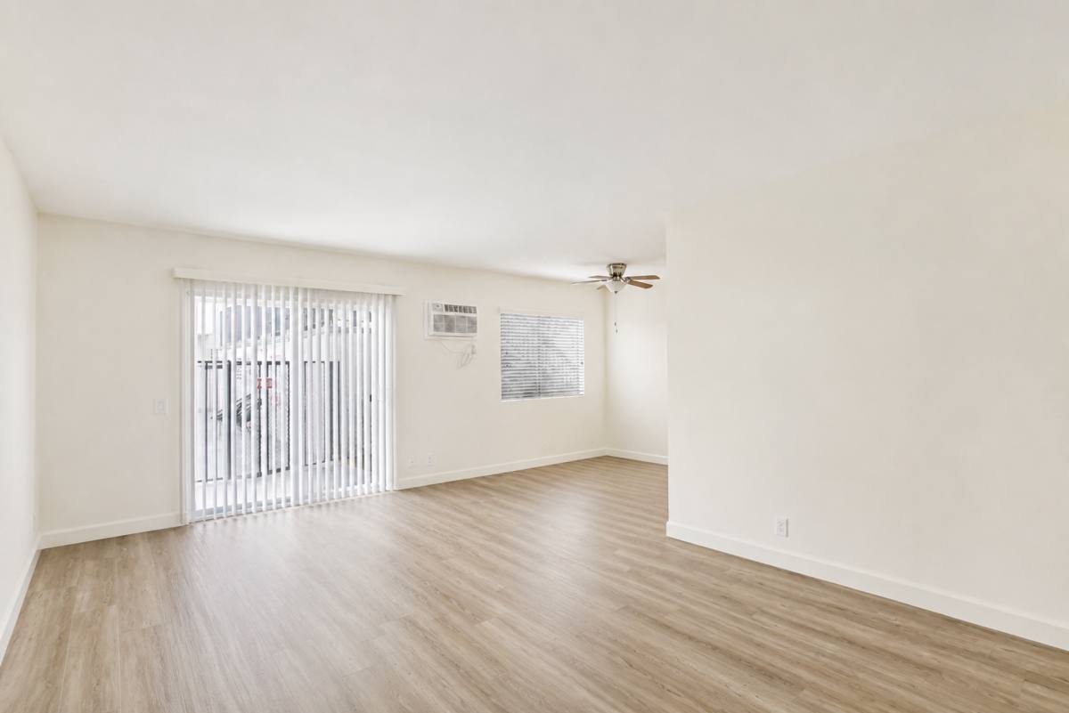 Apartment for rent at 5931 Reseda Blvd, Tarzana, CA 91356
