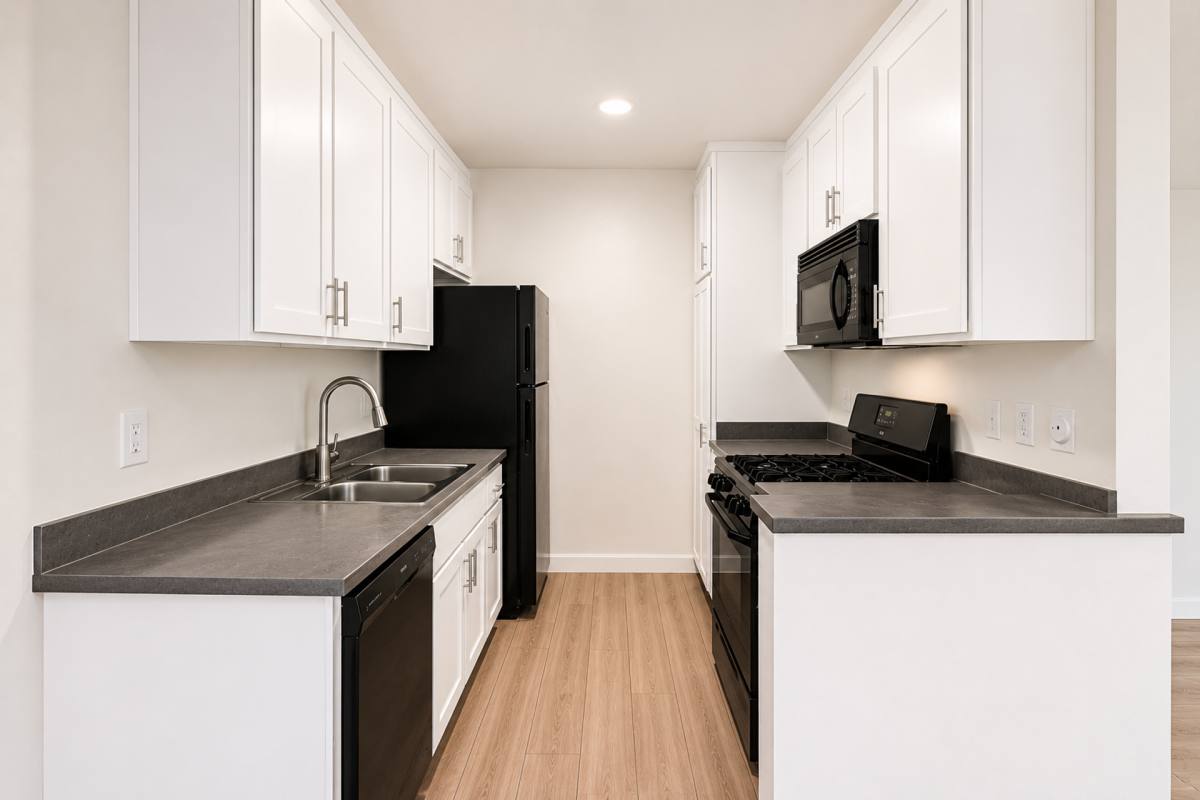 Apartment for rent at 5931 Reseda Blvd, Tarzana, CA 91356