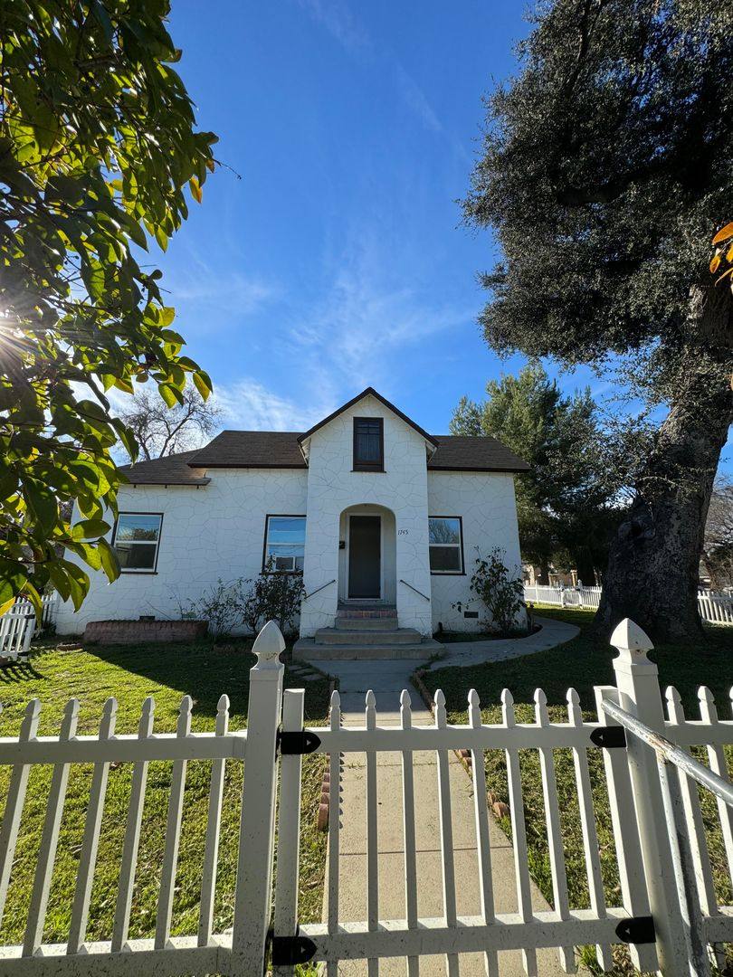 House for rent at 1745 Pine St, Paso Robles, CA 93446