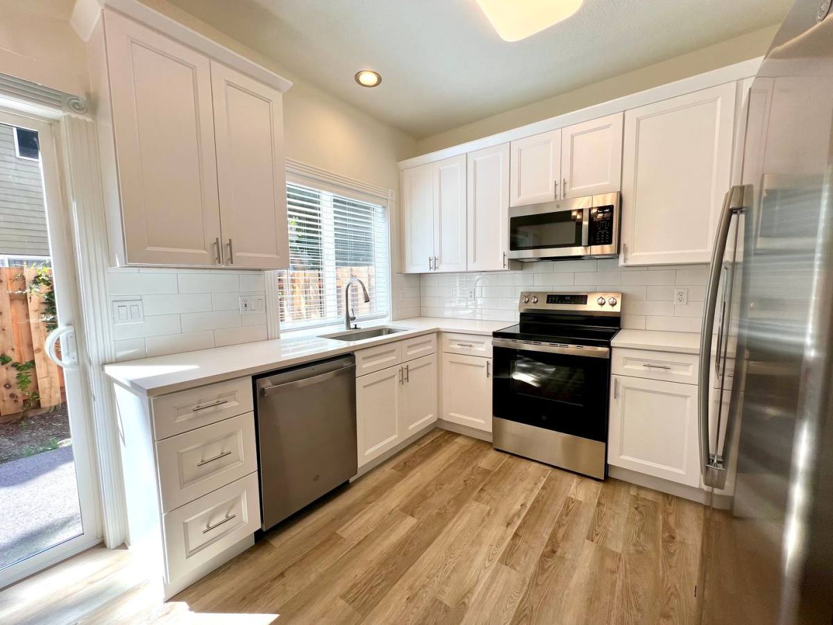 Townhouse for rent at 16733 NE Halsey St, Portland, OR 97230