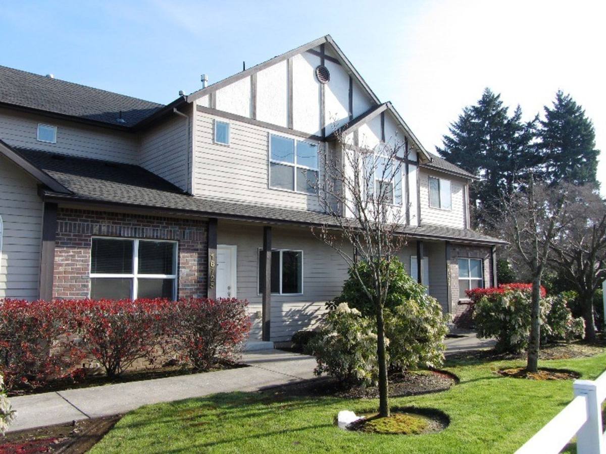 Townhouse for rent at 16733 NE Halsey St, Portland, OR 97230