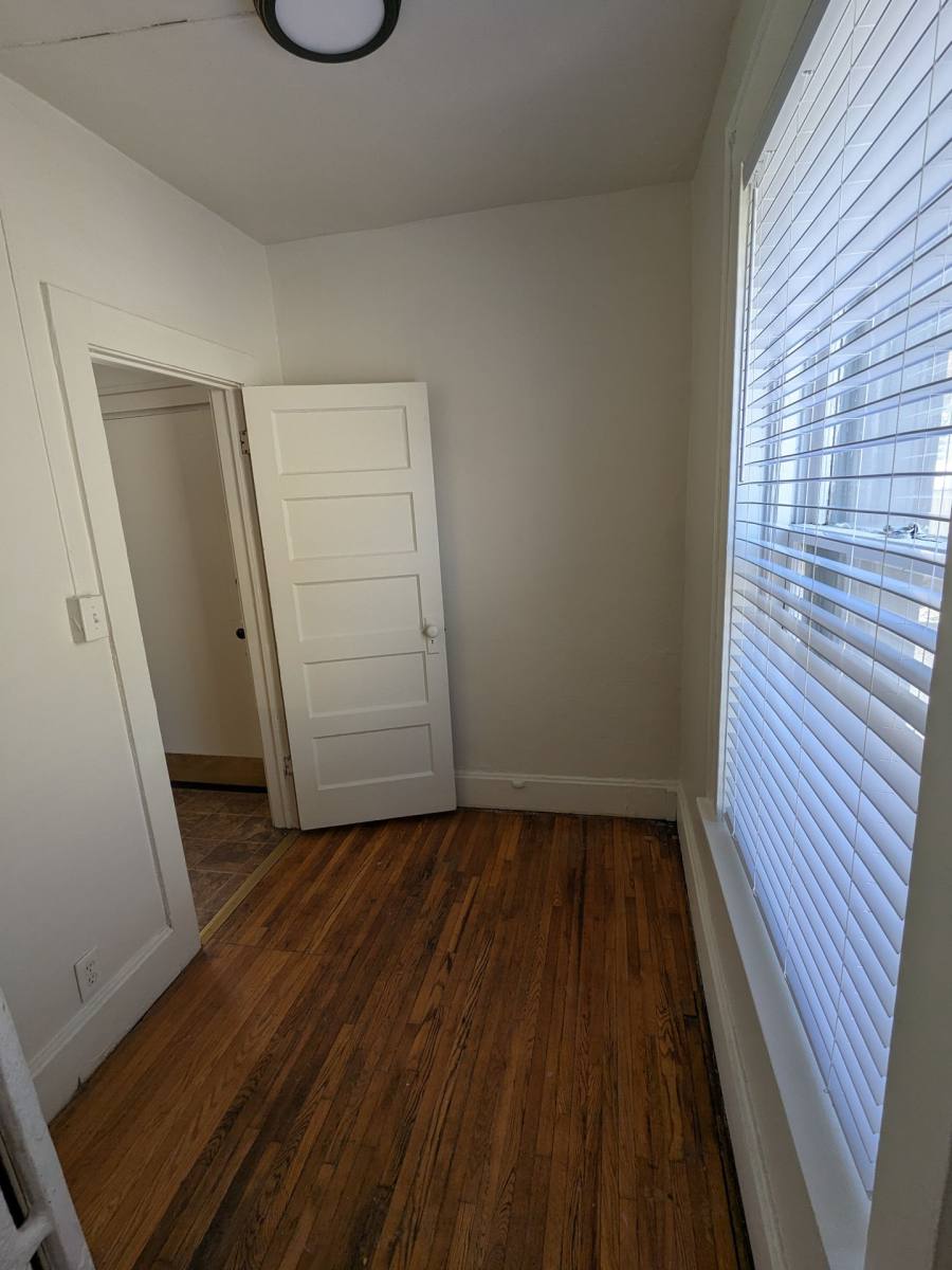 Apartment for rent at 2400 Myrtle Ave, Saint Paul, MN 55114