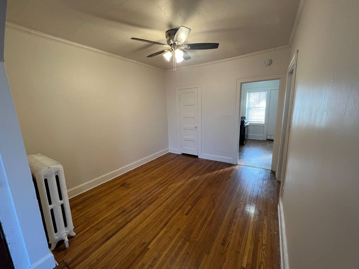 Apartment for rent at 2400 Myrtle Ave, Saint Paul, MN 55114