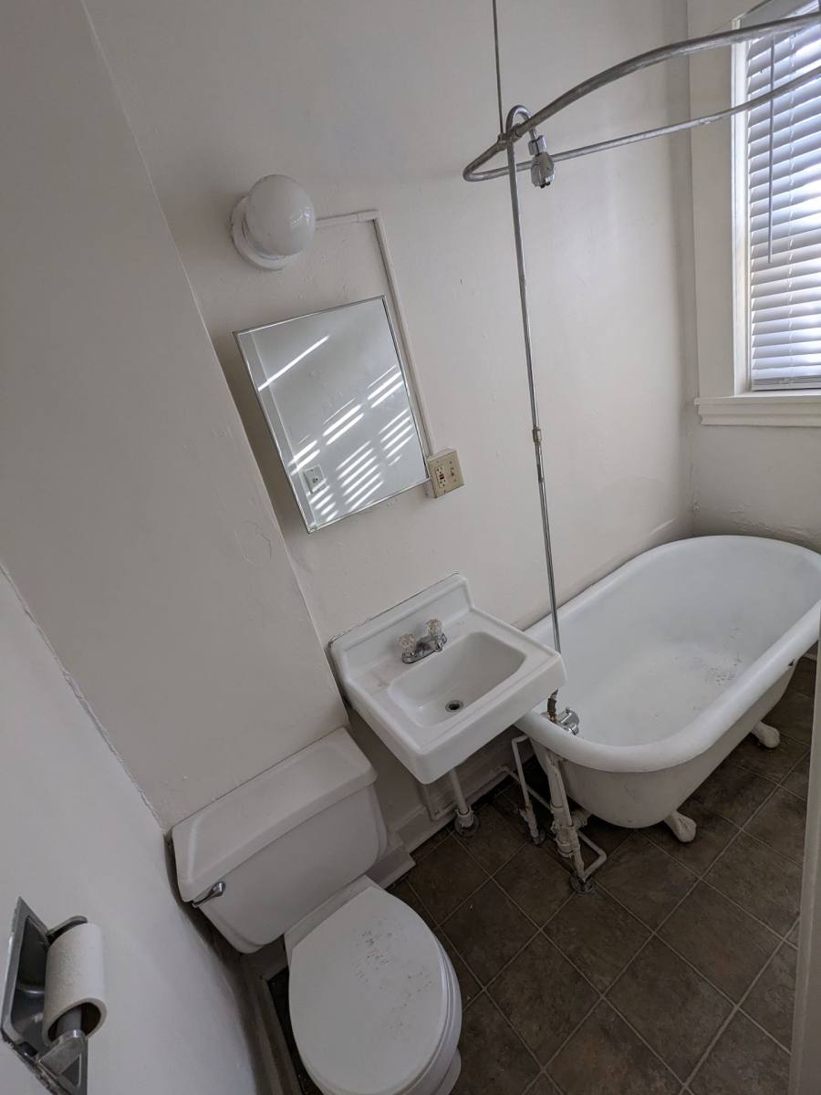 Apartment for rent at 2400 Myrtle Ave, Saint Paul, MN 55114