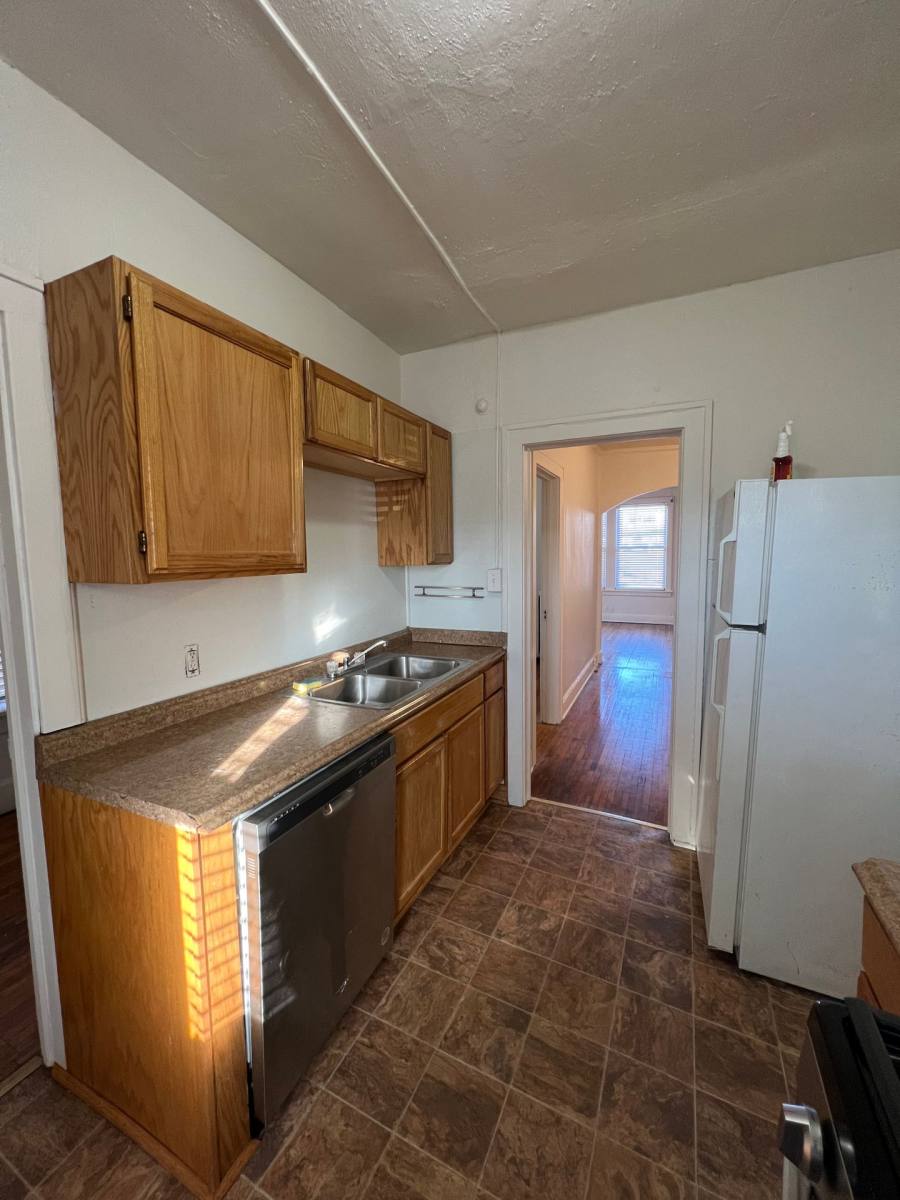 Apartment for rent at 2400 Myrtle Ave, Saint Paul, MN 55114