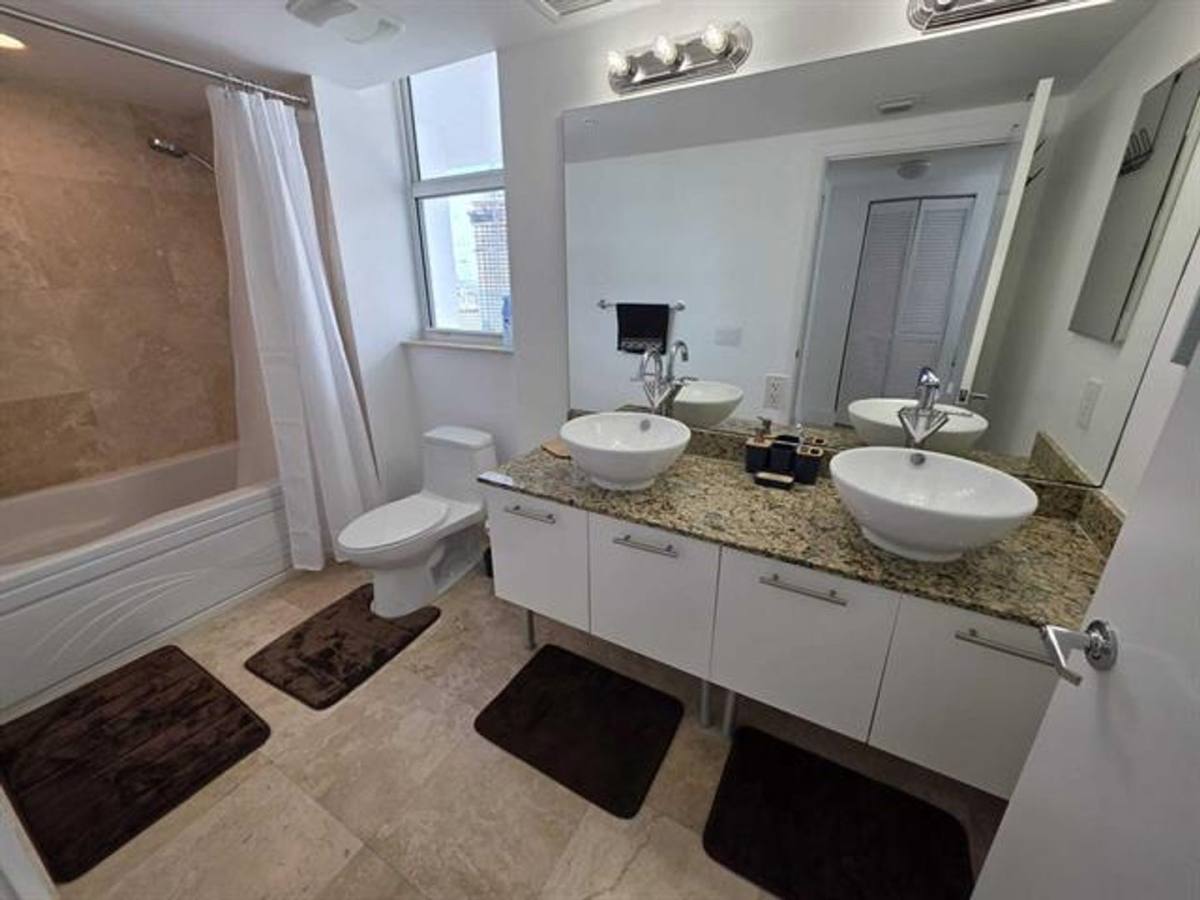 Apartment for rent at 41 SE 5th St, Miami, FL 33131