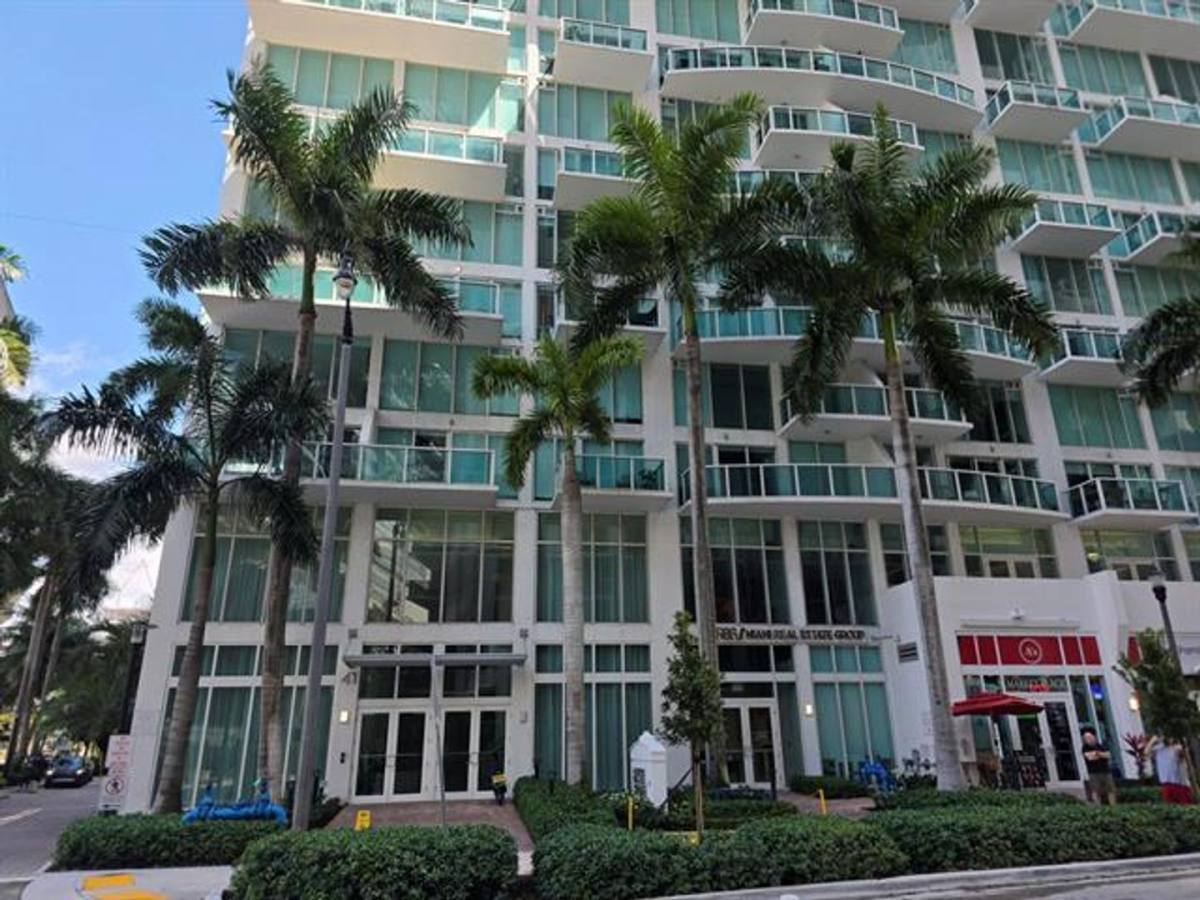 Apartment for rent at 41 SE 5th St, Miami, FL 33131