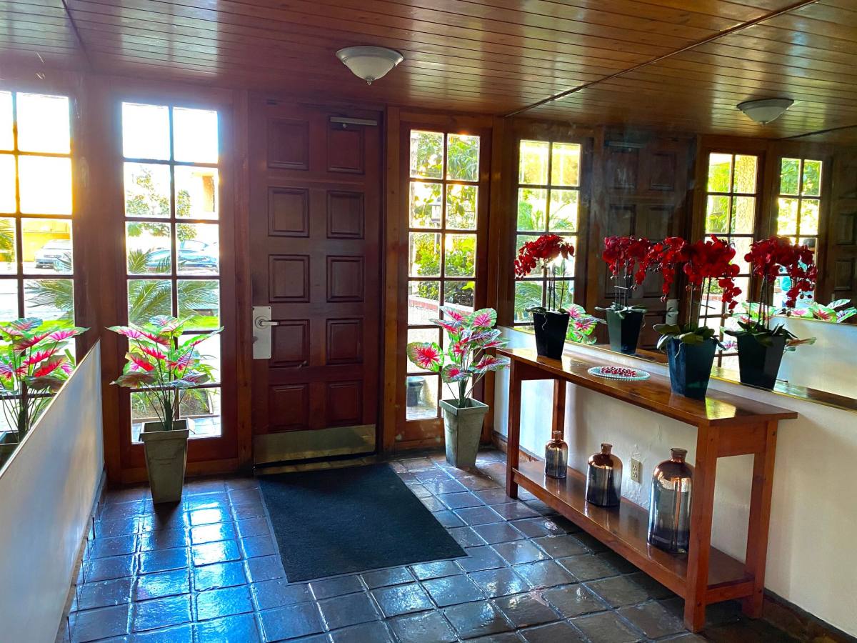 Apartment for rent at 1715 Camden Ave, Los Angeles, CA 90025
