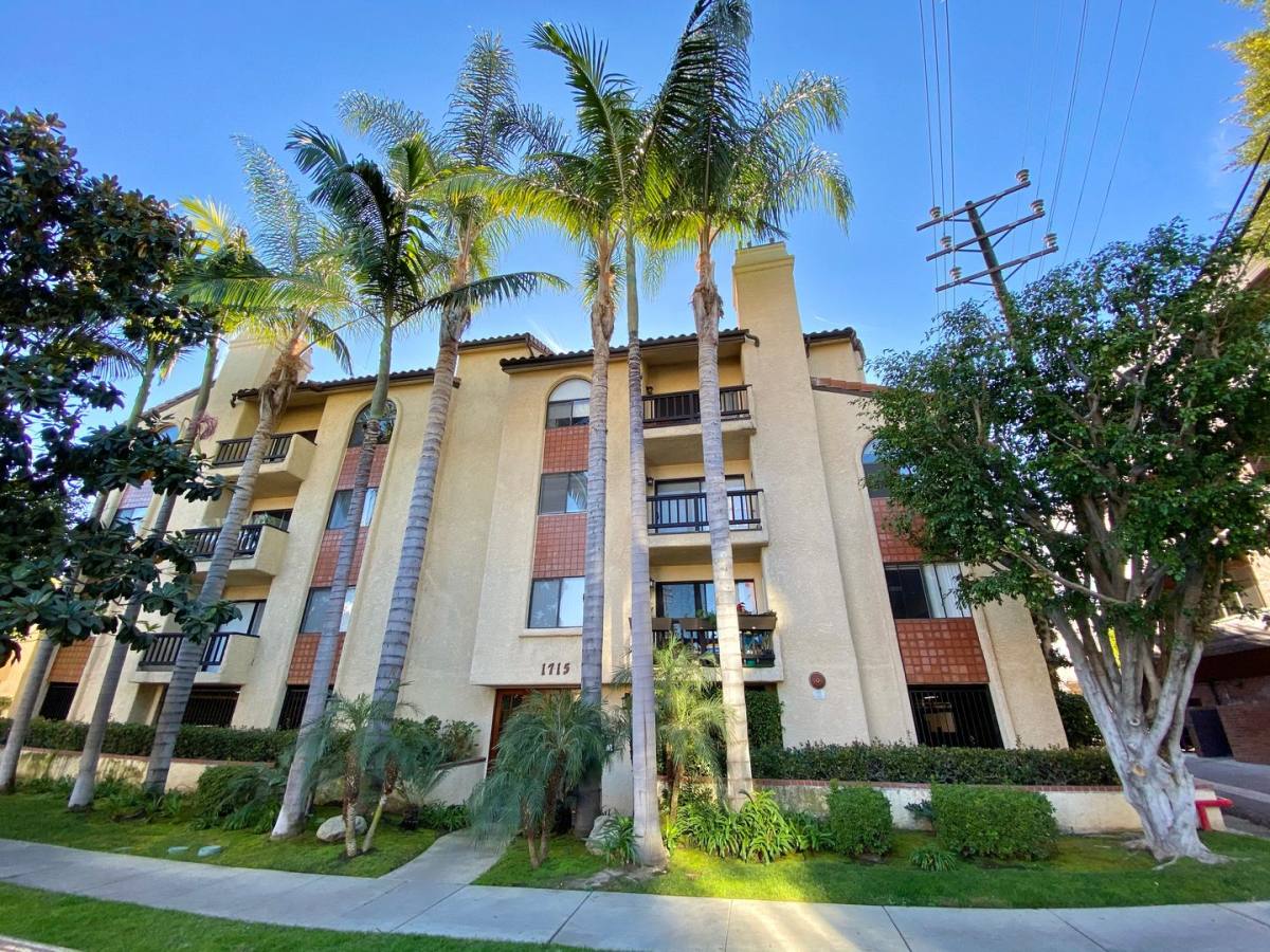 Apartment for rent at 1715 Camden Ave, Los Angeles, CA 90025