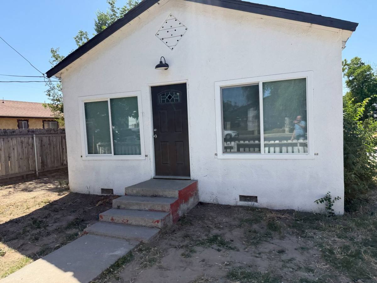House for rent at 824 S Irwin St, Hanford, CA 93230