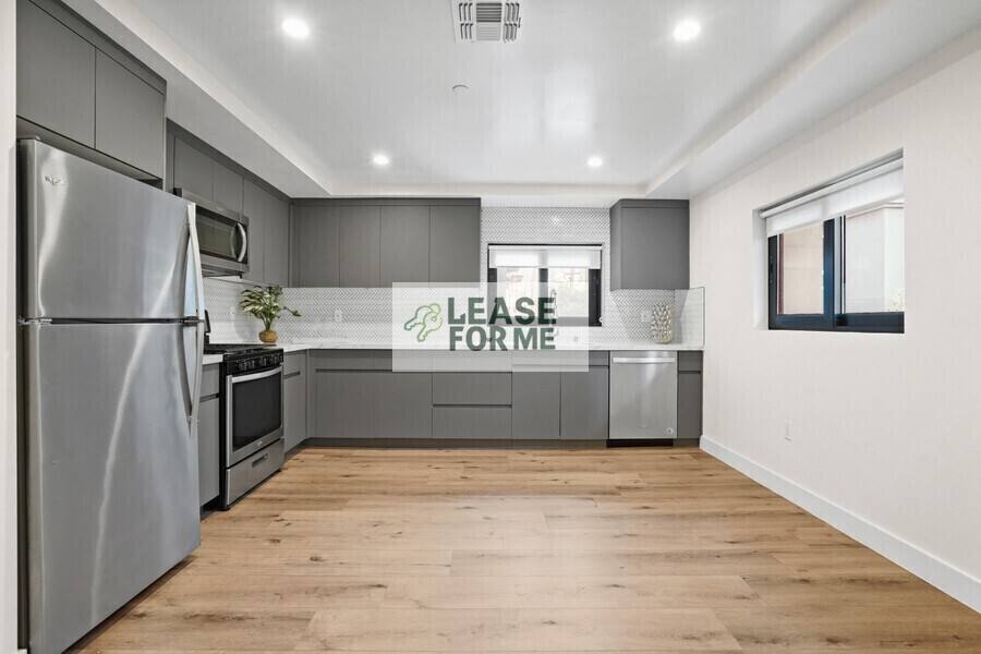 Apartment for rent at 848 S Mariposa Ave #702, Los Angeles, CA 90005