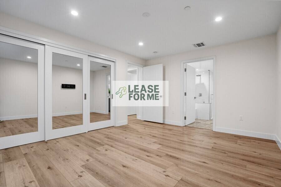 Apartment for rent at 848 S Mariposa Ave #702, Los Angeles, CA 90005