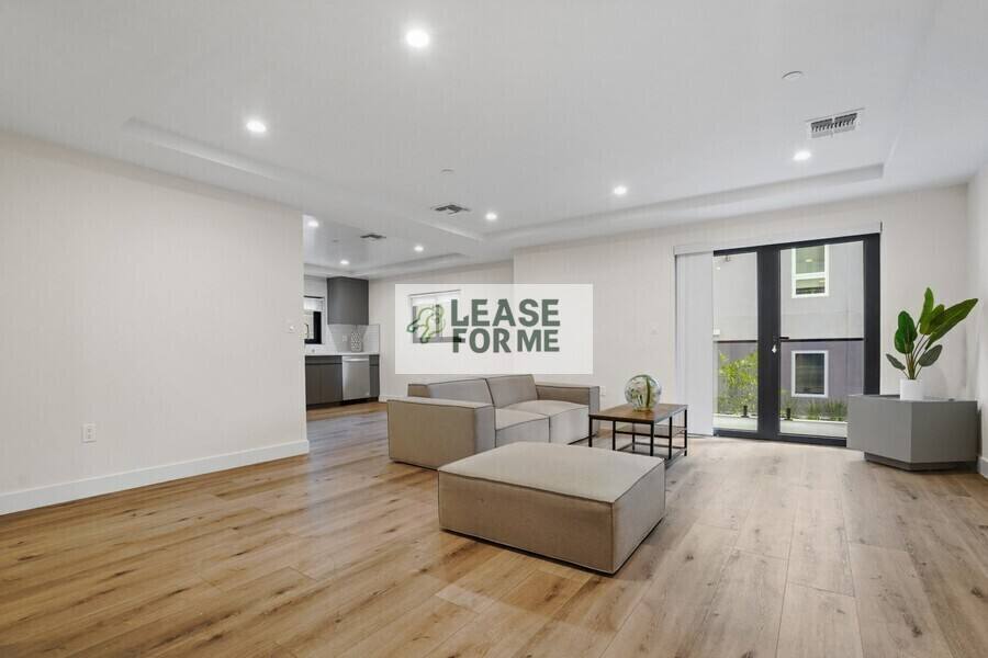 Apartment for rent at 848 S Mariposa Ave #702, Los Angeles, CA 90005