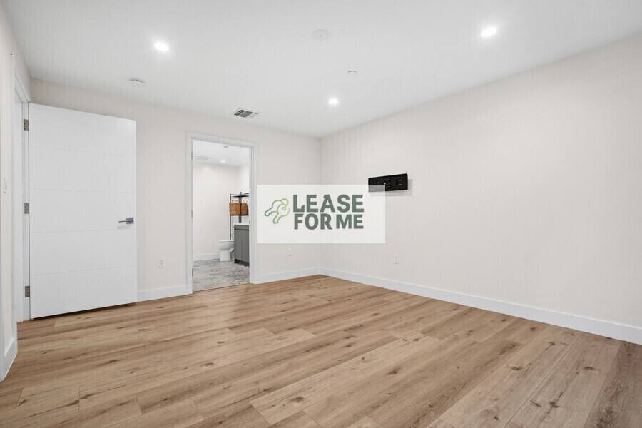 Apartment for rent at 848 S Mariposa Ave #702, Los Angeles, CA 90005