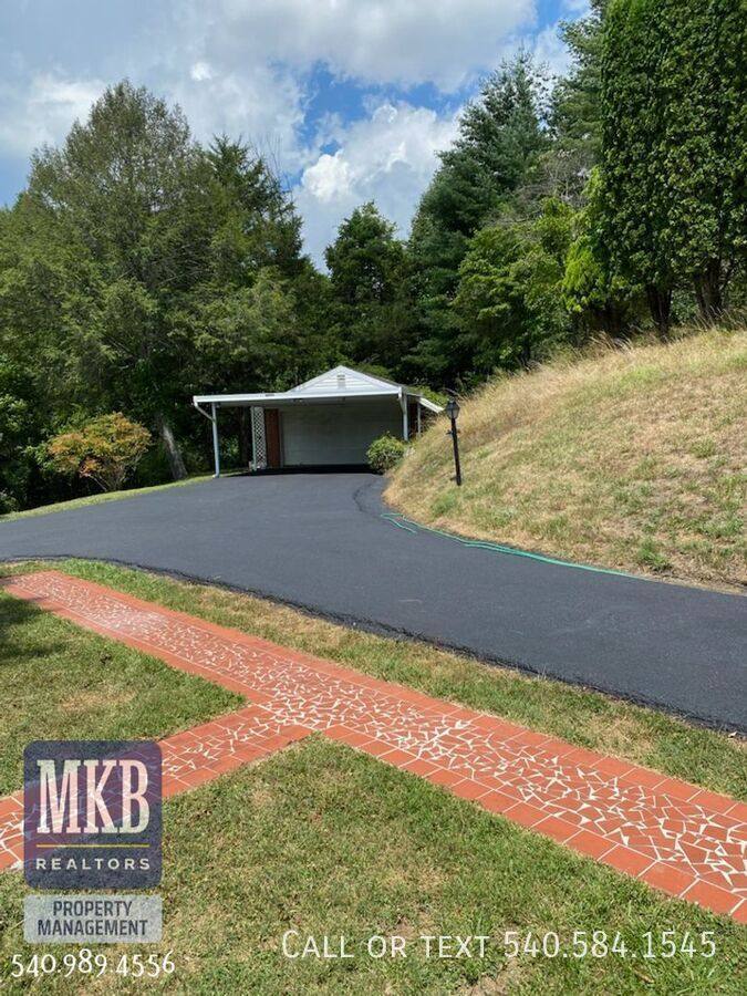 House for rent at 6099 Franklin Rd, Roanoke, VA 24014