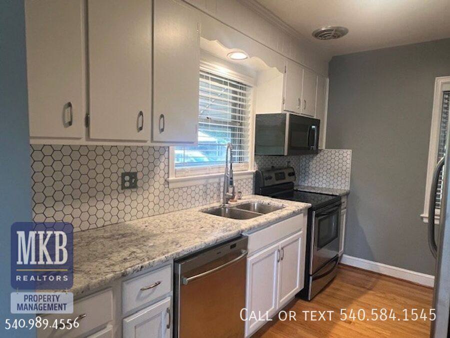 House for rent at 6099 Franklin Rd, Roanoke, VA 24014