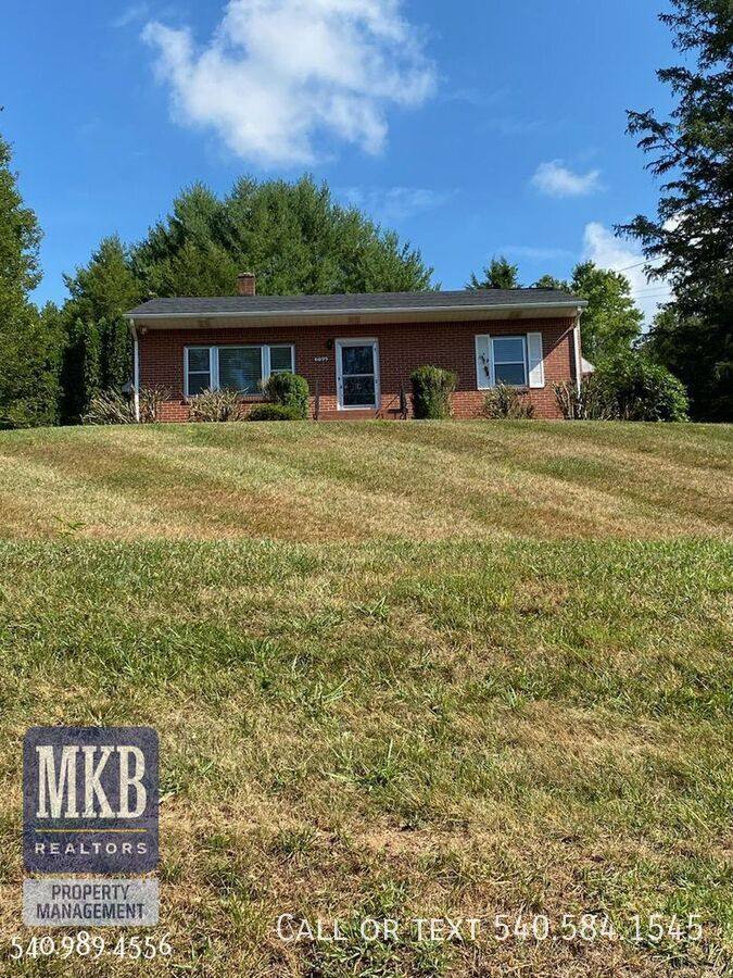 House for rent at 6099 Franklin Rd, Roanoke, VA 24014