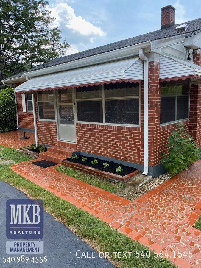 House for rent at 6099 Franklin Rd, Roanoke, VA 24014