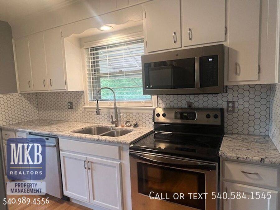 House for rent at 6099 Franklin Rd, Roanoke, VA 24014