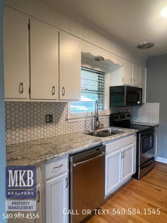 House for rent at 6099 Franklin Rd, Roanoke, VA 24014