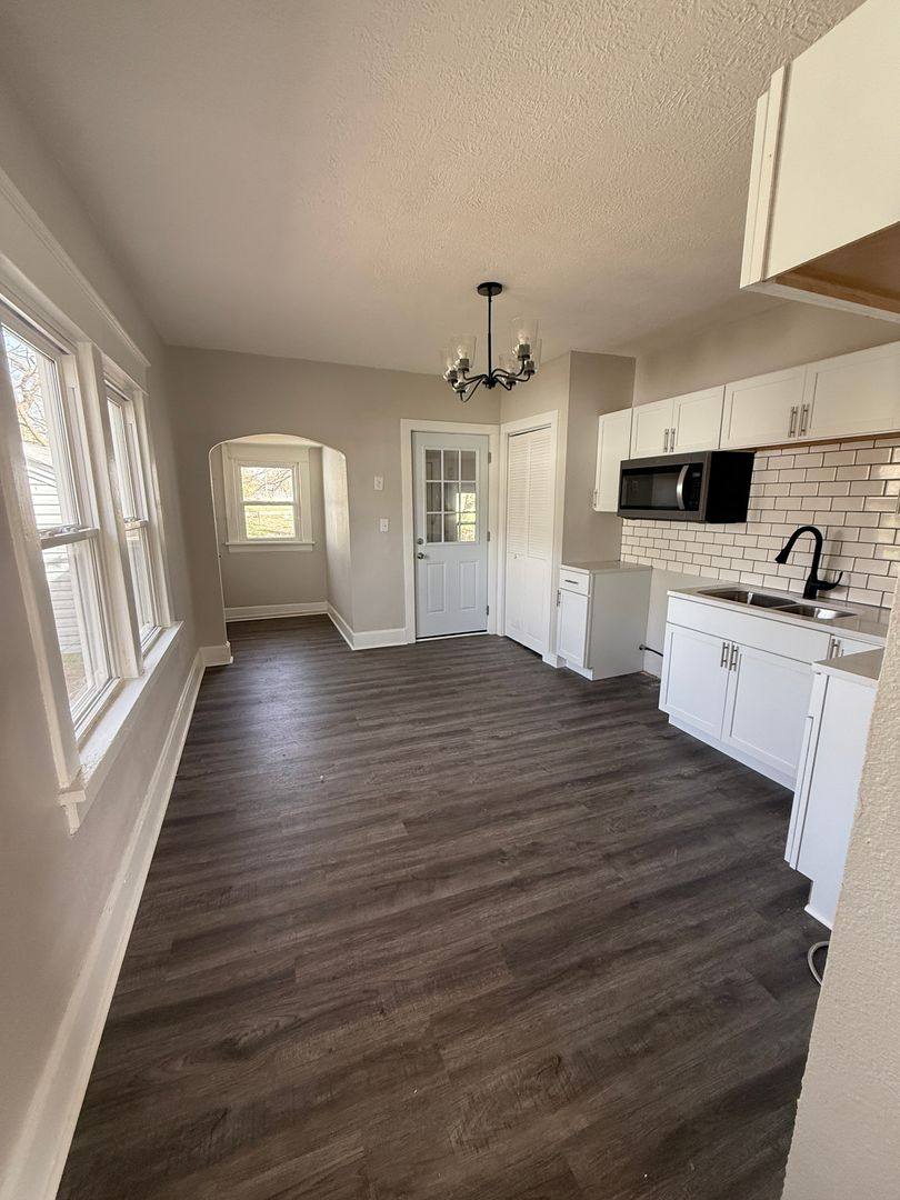 House for rent at 1017 W Locust St, Springfield, MO 65803