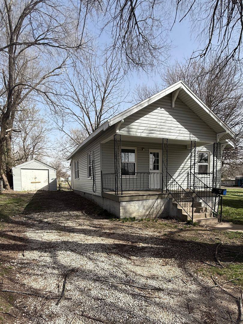 House for rent at 1017 W Locust St, Springfield, MO 65803