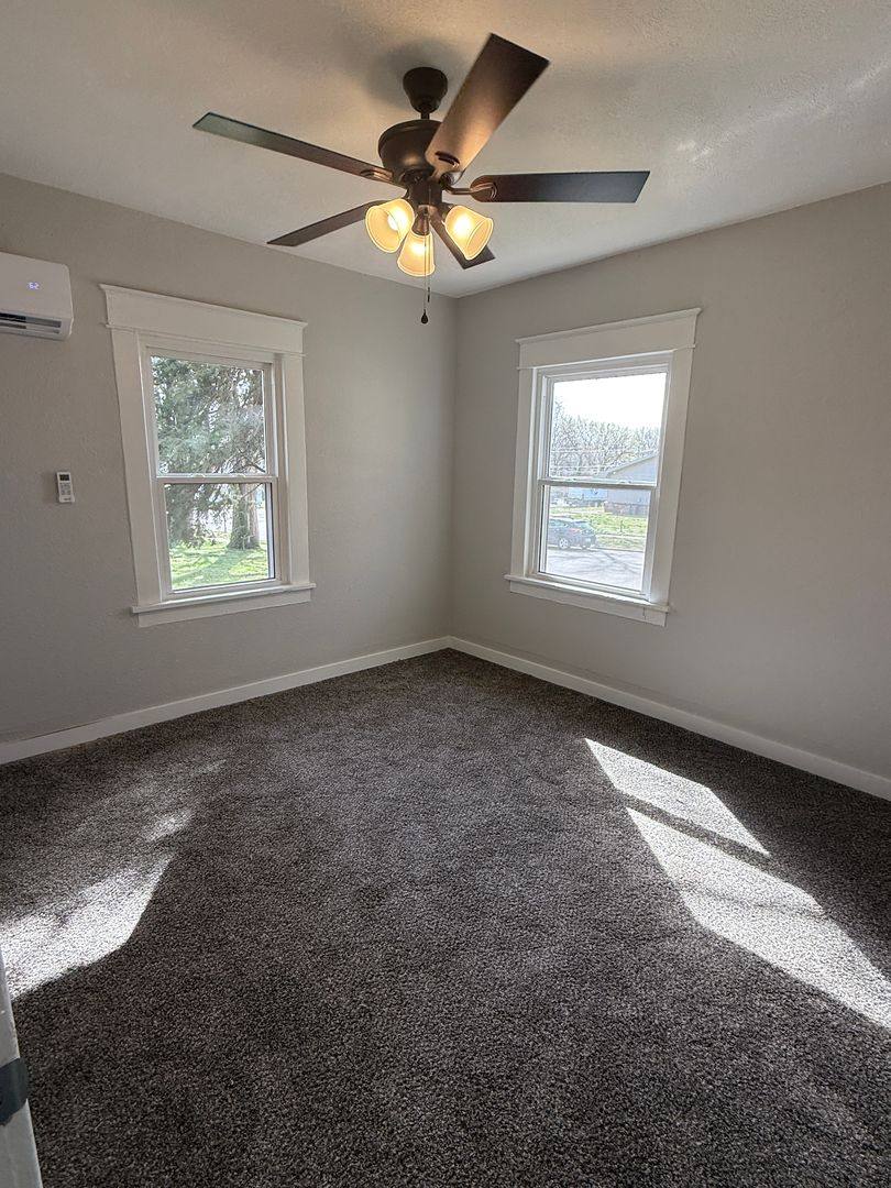 House for rent at 1017 W Locust St, Springfield, MO 65803