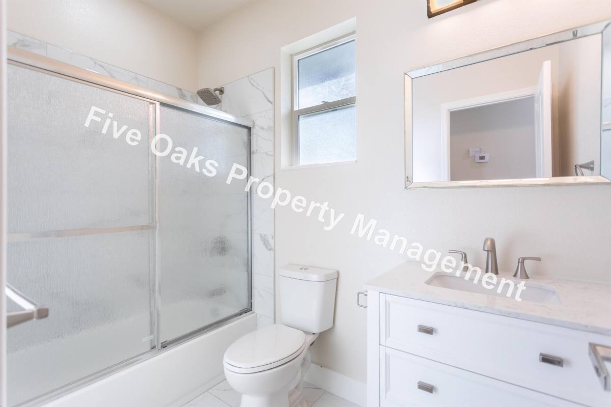 House for rent at 811 1 2 Natoma St, Folsom, CA 95630