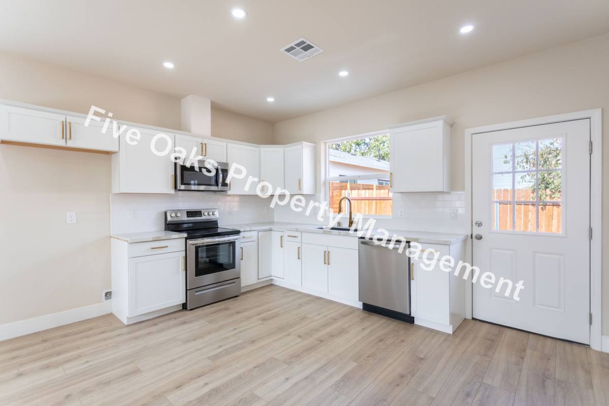 House for rent at 811 1 2 Natoma St, Folsom, CA 95630
