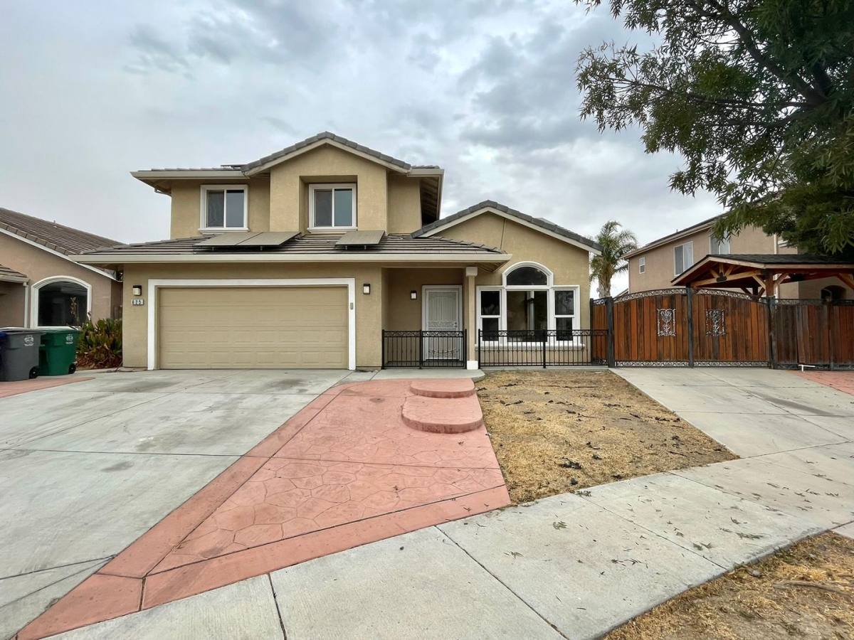 House for rent at 425 San Fernando St, Los Banos, CA 93635