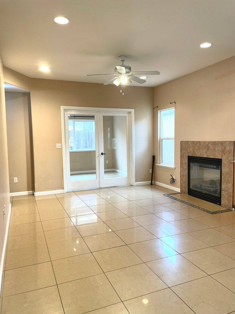 House for rent at 425 San Fernando St, Los Banos, CA 93635