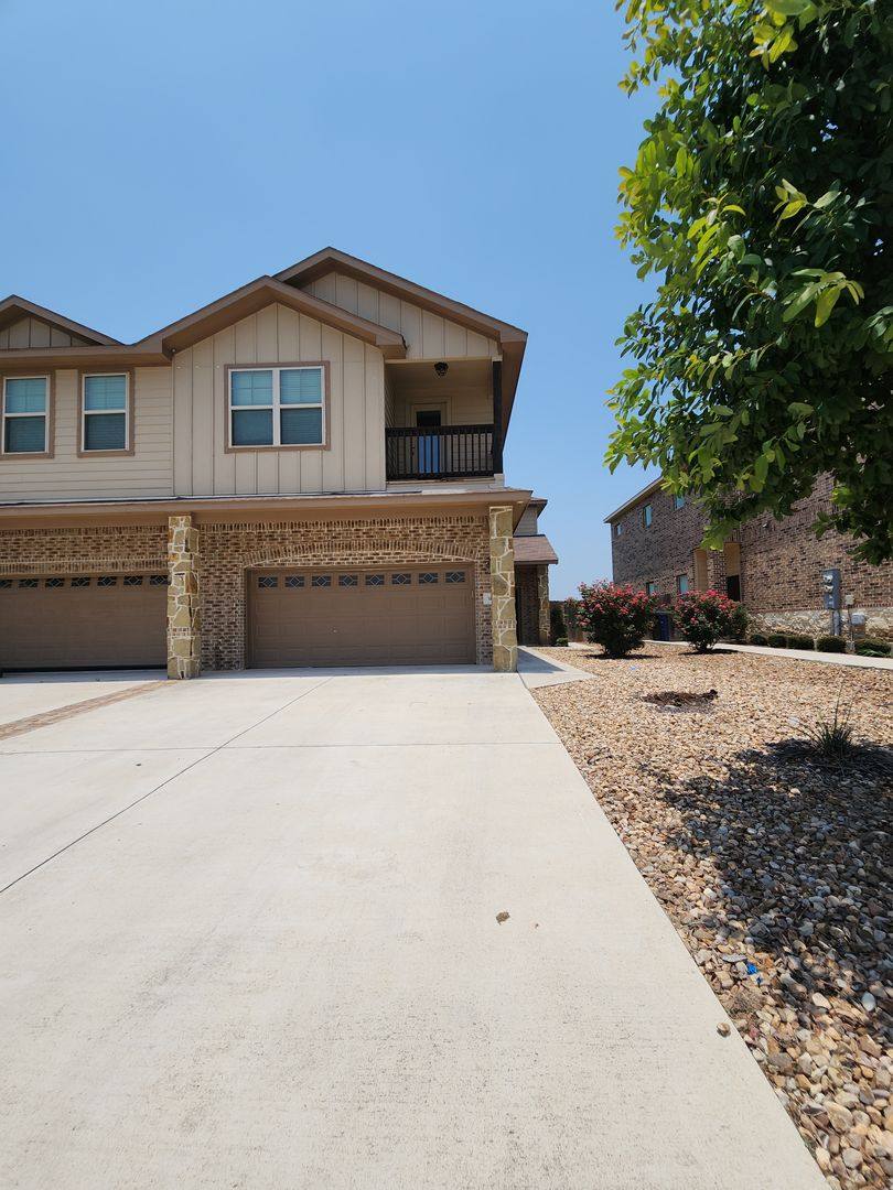 House for rent at 319 Creekside Curve, New Braunfels, TX 78130