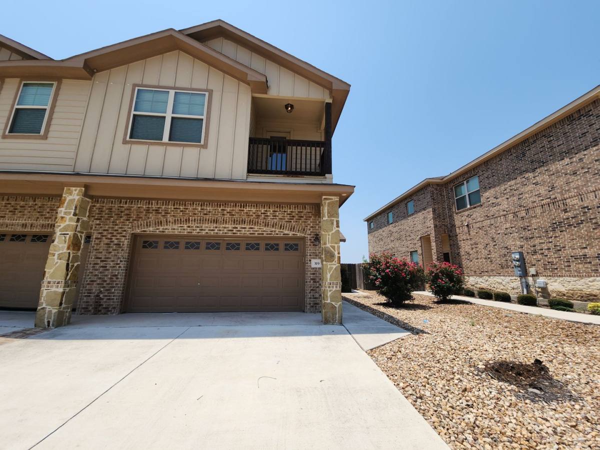 House for rent at 319 Creekside Curve, New Braunfels, TX 78130