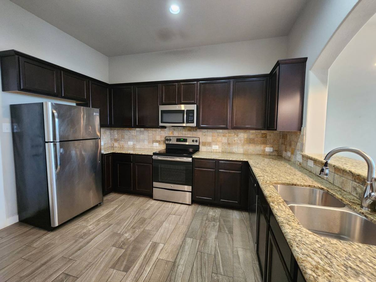 House for rent at 319 Creekside Curve, New Braunfels, TX 78130