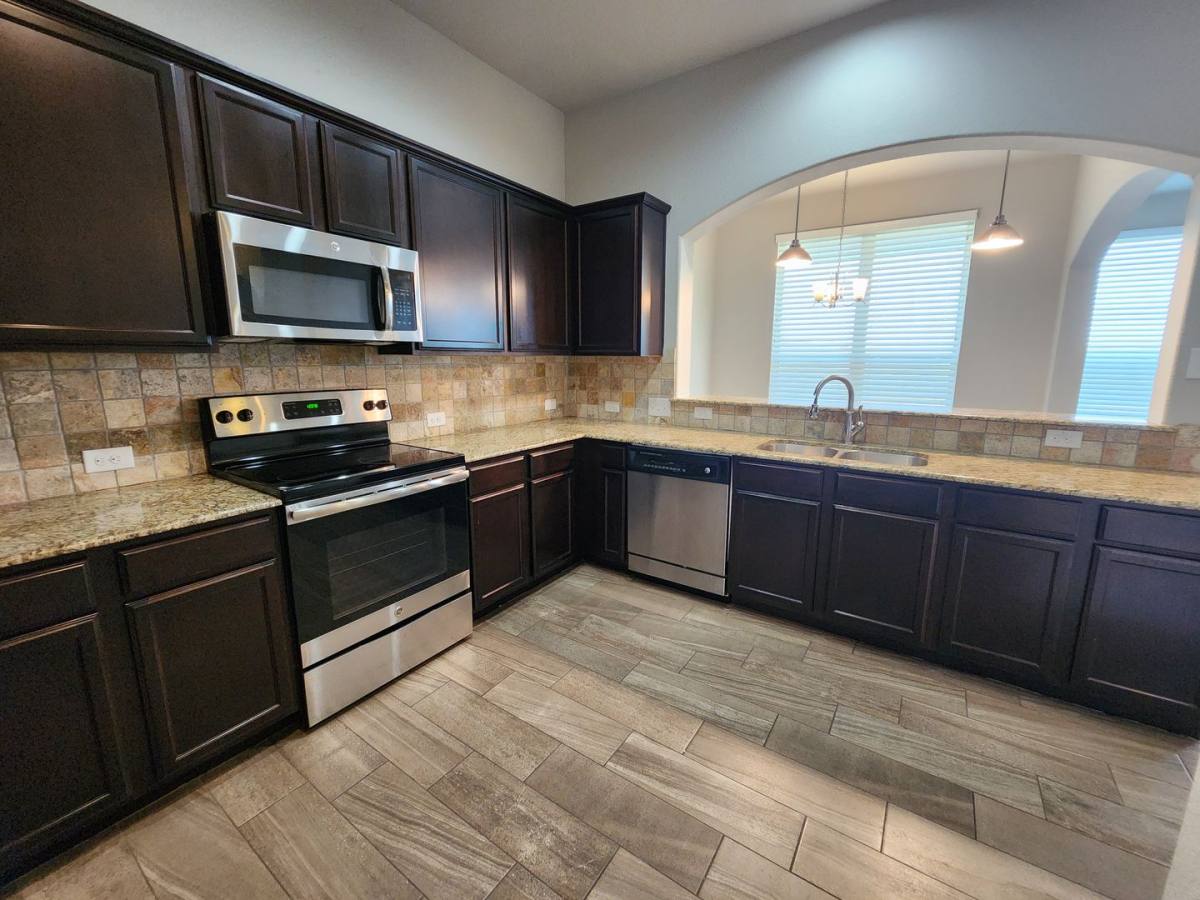 House for rent at 319 Creekside Curve, New Braunfels, TX 78130