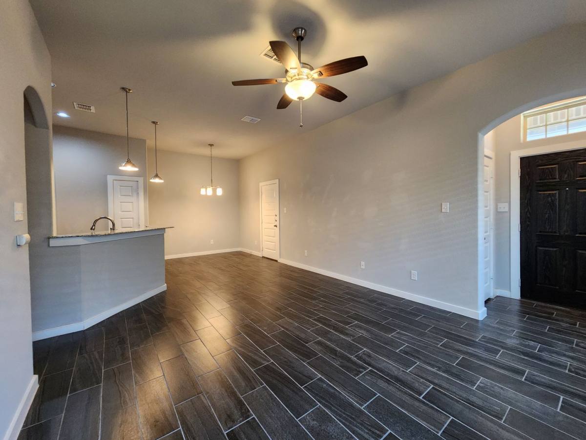House for rent at 350 Creekside Curve, New Braunfels, TX 78130