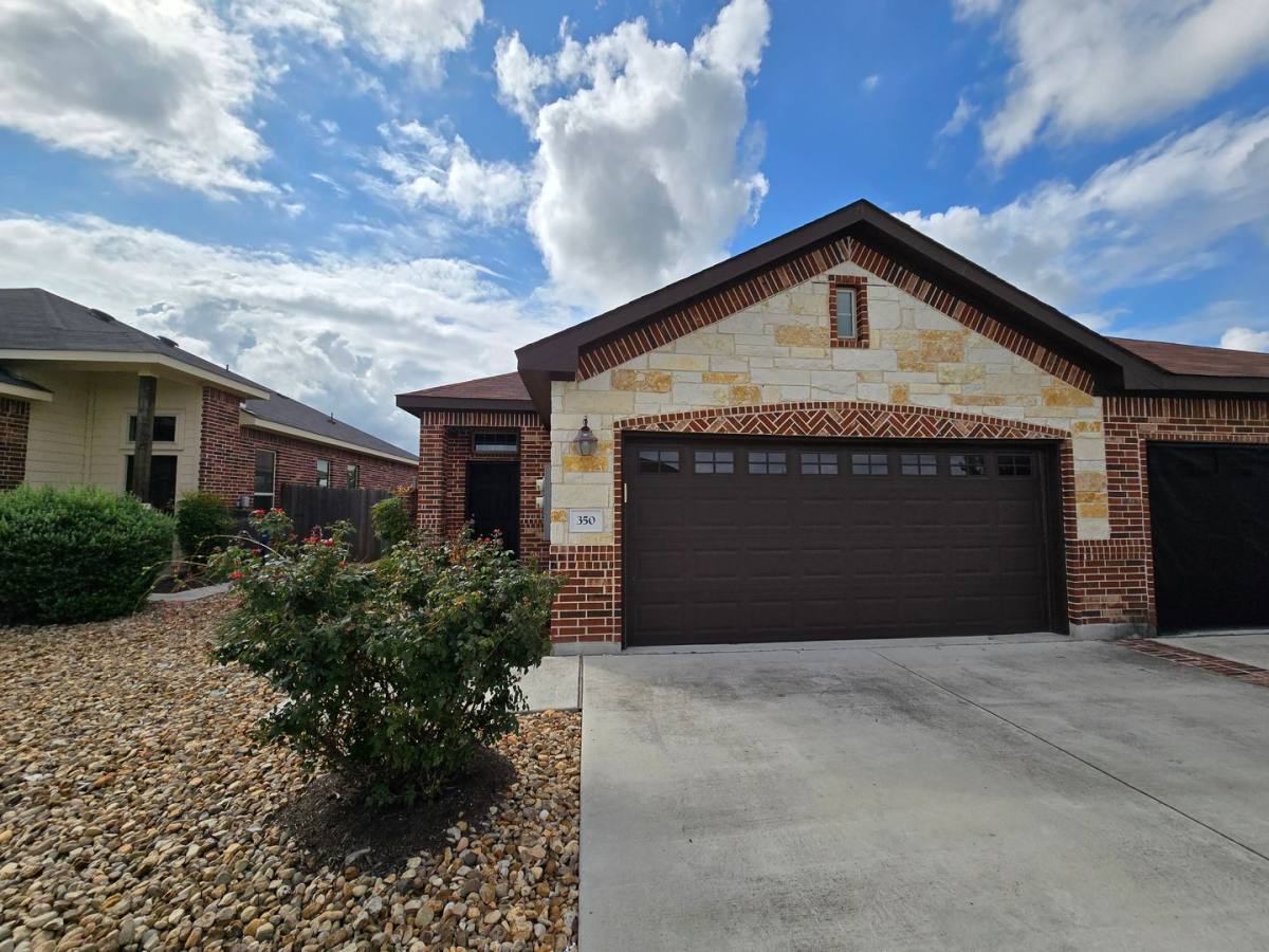 House for rent at 350 Creekside Curve, New Braunfels, TX 78130