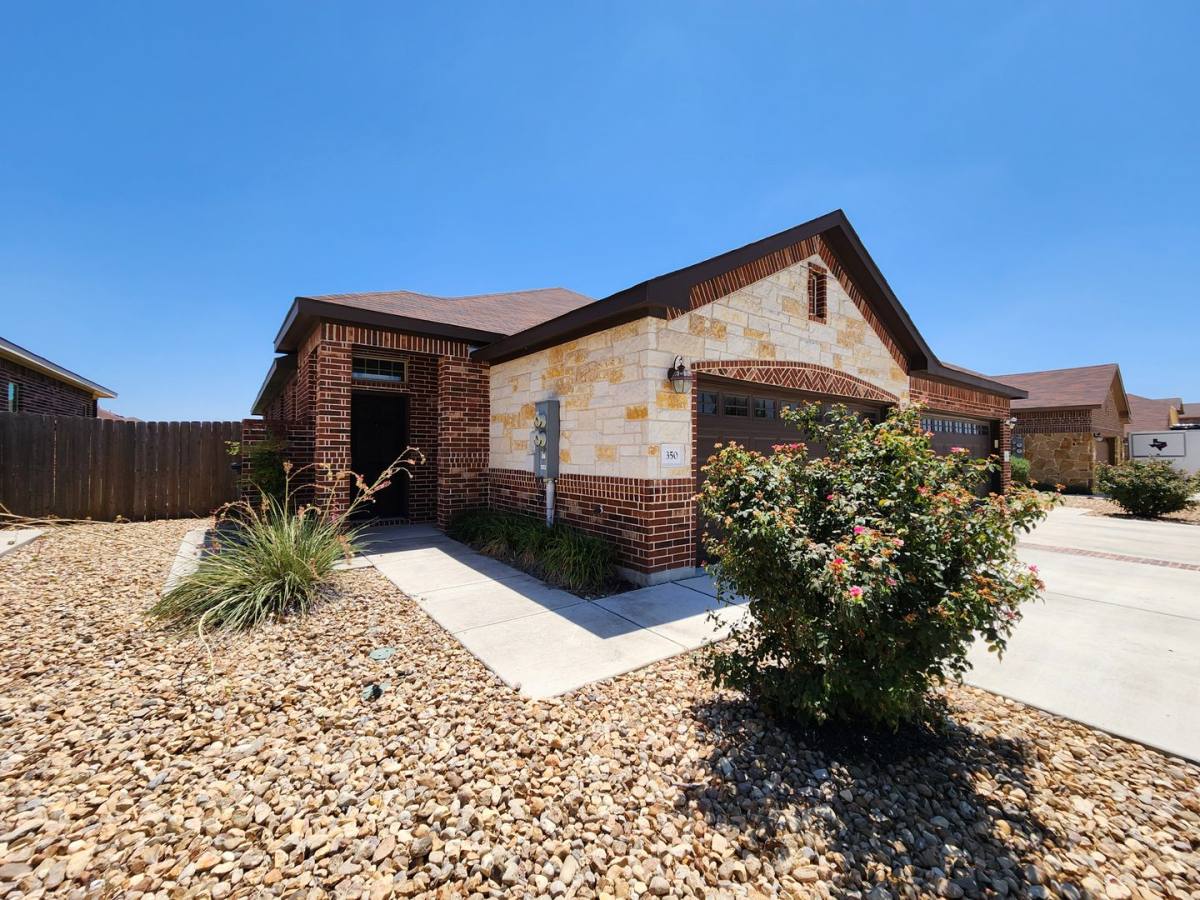 House for rent at 350 Creekside Curve, New Braunfels, TX 78130