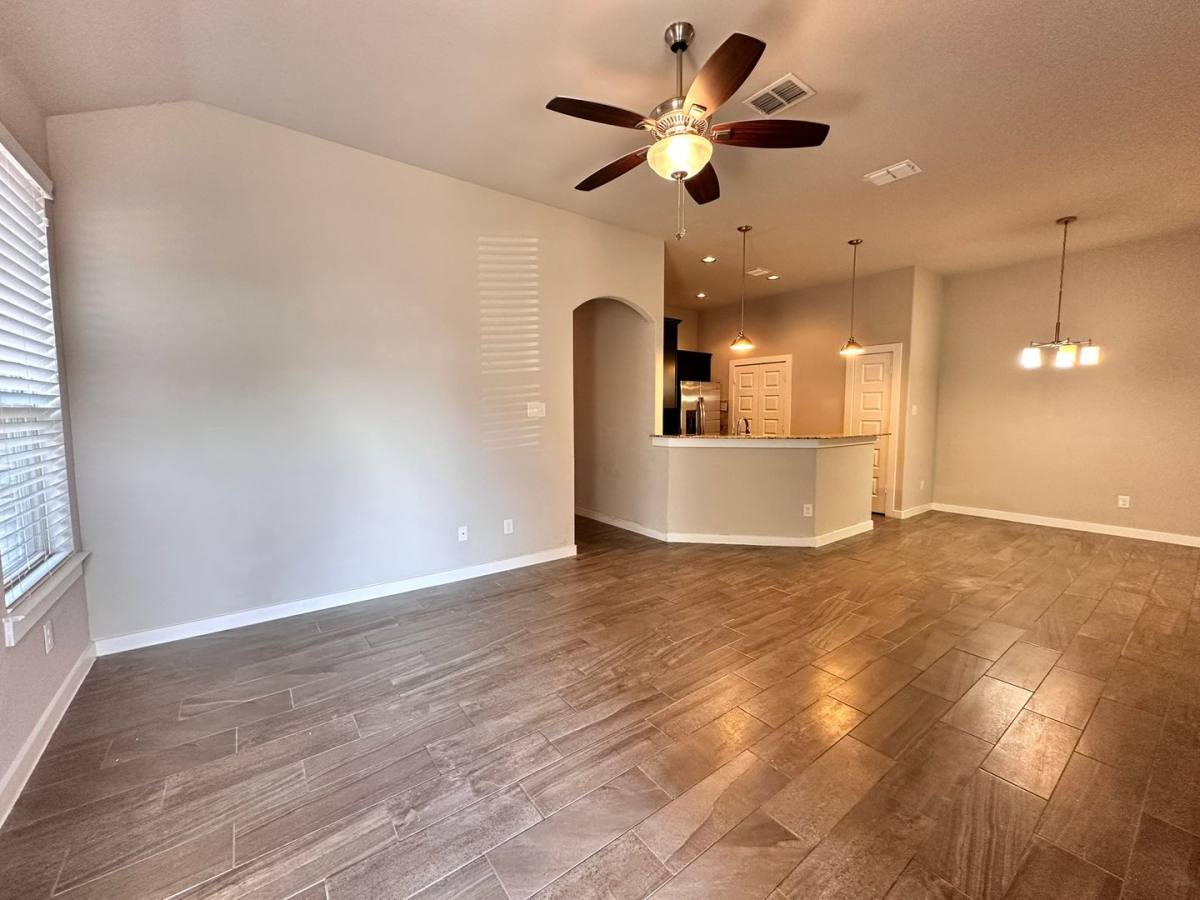 House for rent at 371 Creekside Curve, New Braunfels, TX 78130