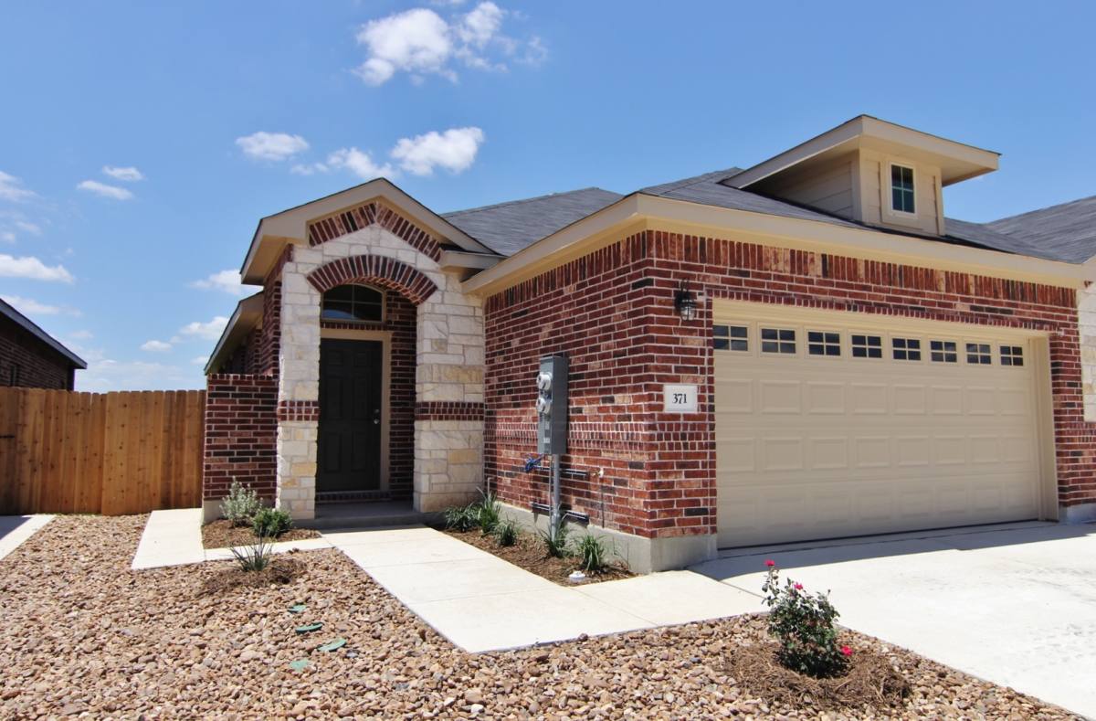 House for rent at 371 Creekside Curve, New Braunfels, TX 78130