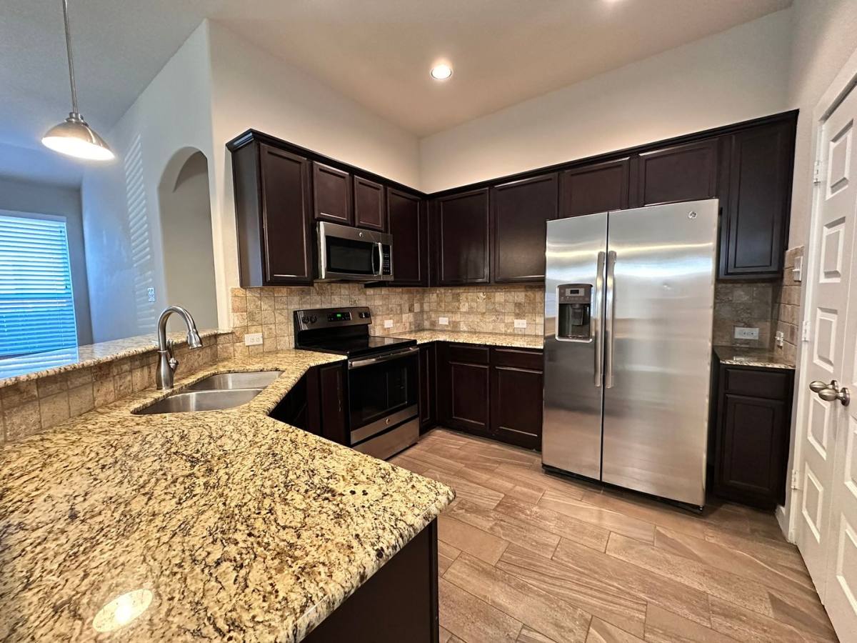 House for rent at 371 Creekside Curve, New Braunfels, TX 78130