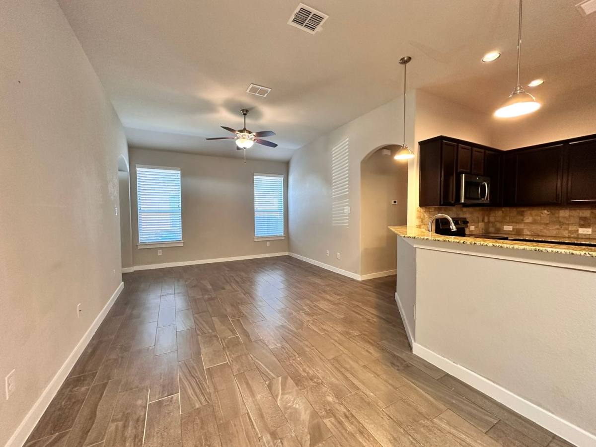 House for rent at 371 Creekside Curve, New Braunfels, TX 78130