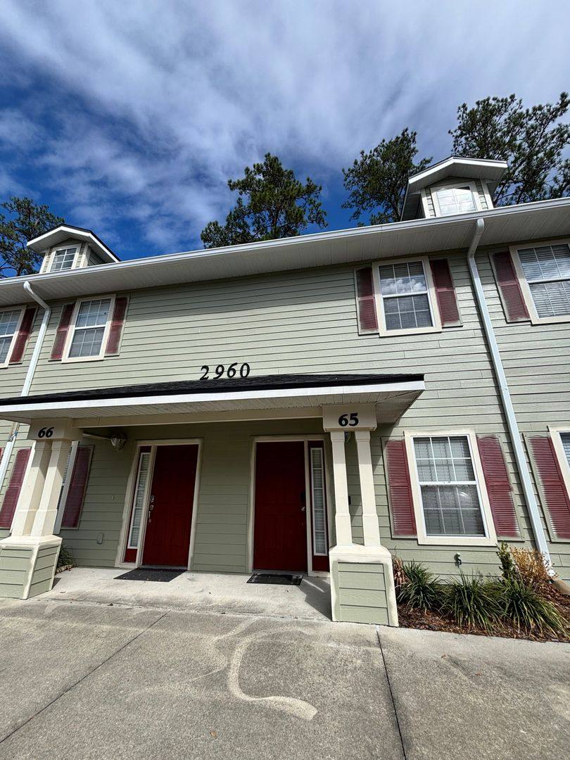 Townhouse for rent at 2960 SW 35th Place, Gainesville, FL 32608