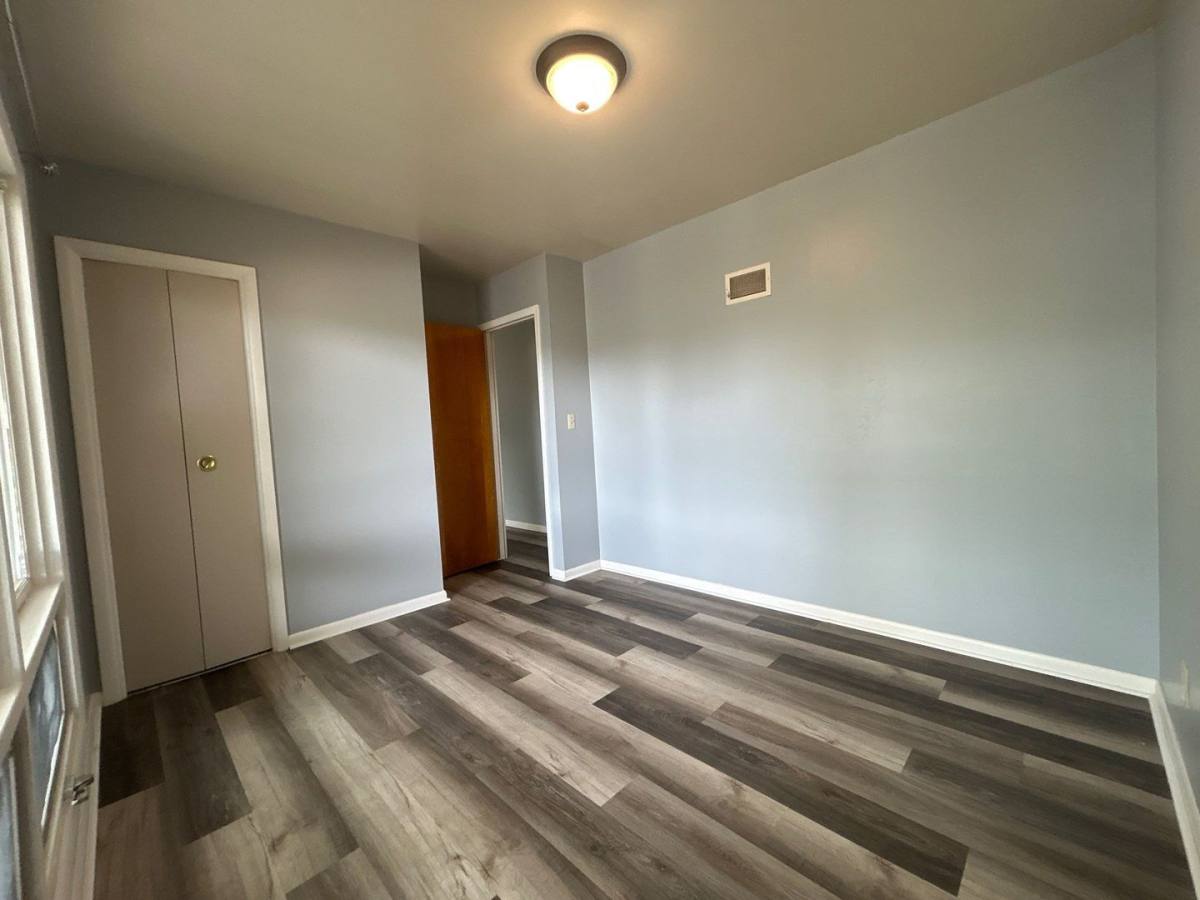 Apartment for rent at 915 Lincoln St, Chester, NE 68327