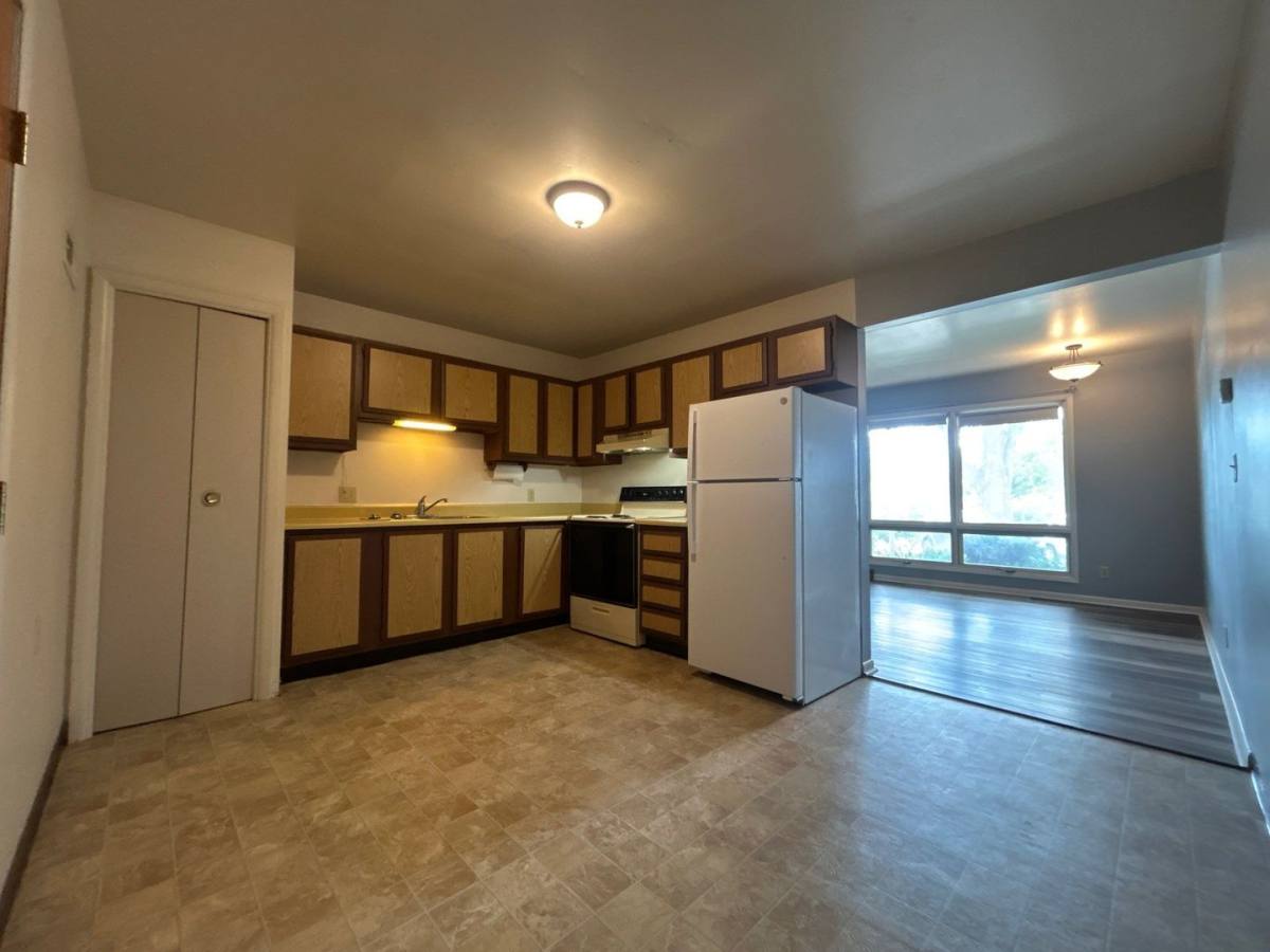Apartment for rent at 915 Lincoln St, Chester, NE 68327