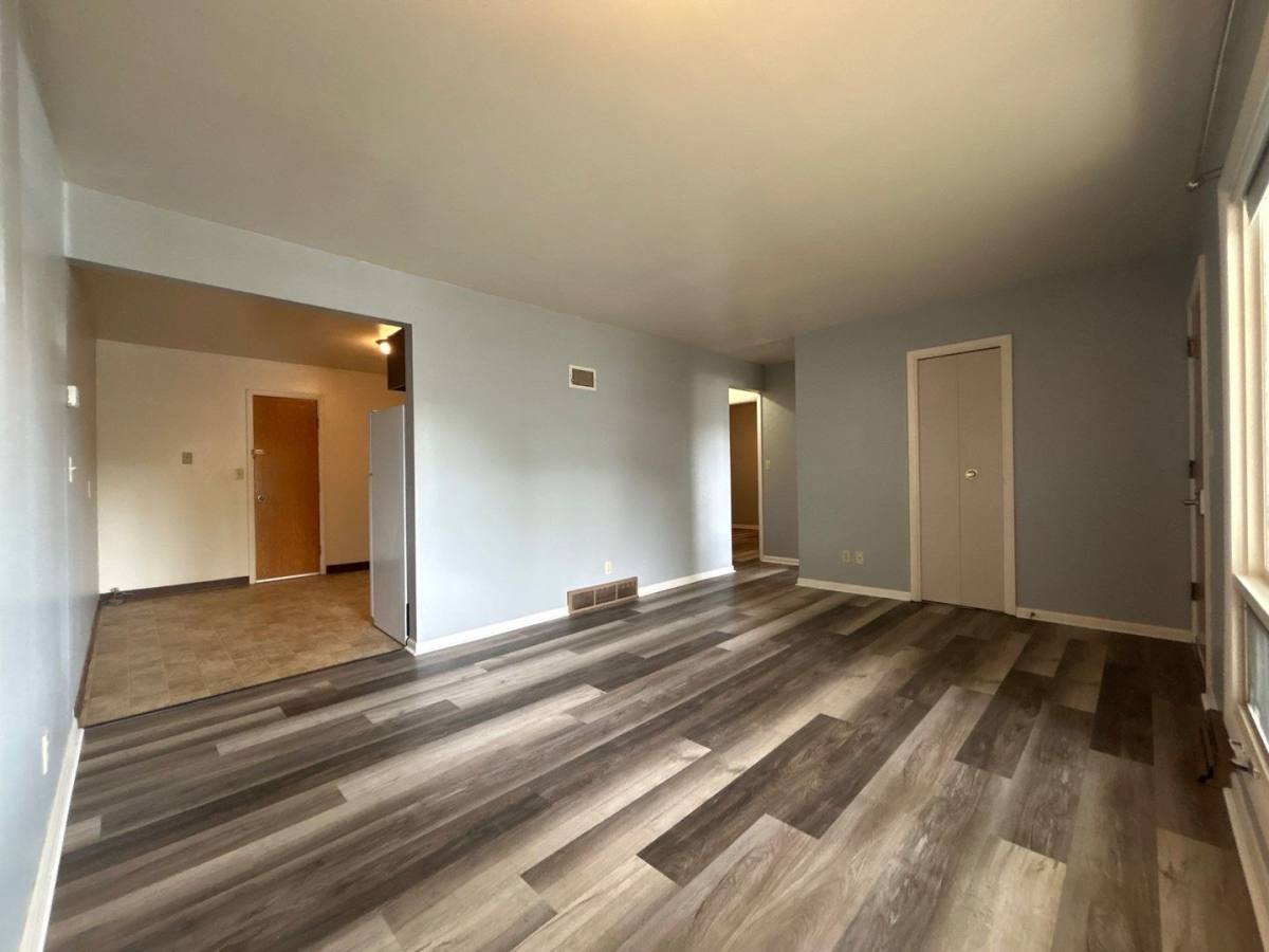Apartment for rent at 915 Lincoln St, Chester, NE 68327