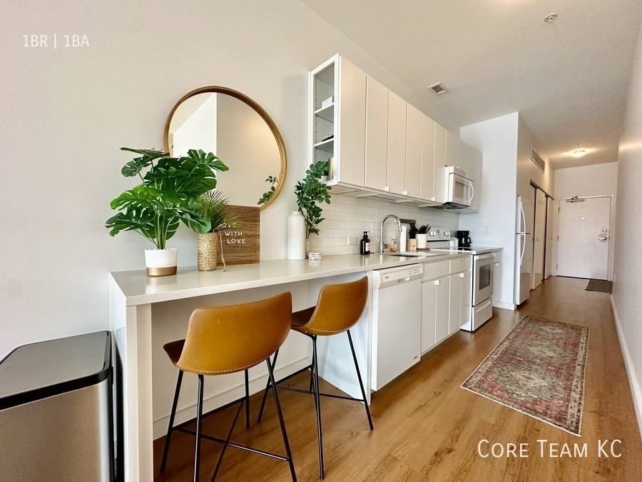 Apartment for rent at 1914 Main St #405, Kansas City, MO 64111