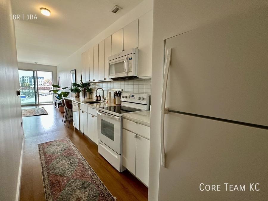 Apartment for rent at 1914 Main St #405, Kansas City, MO 64111